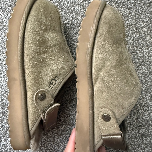 Women’s Tan suede UGG slippers - Picture 3 of 6